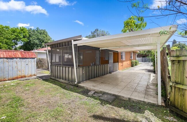 Building Photo - 3720 NW 20th Ct