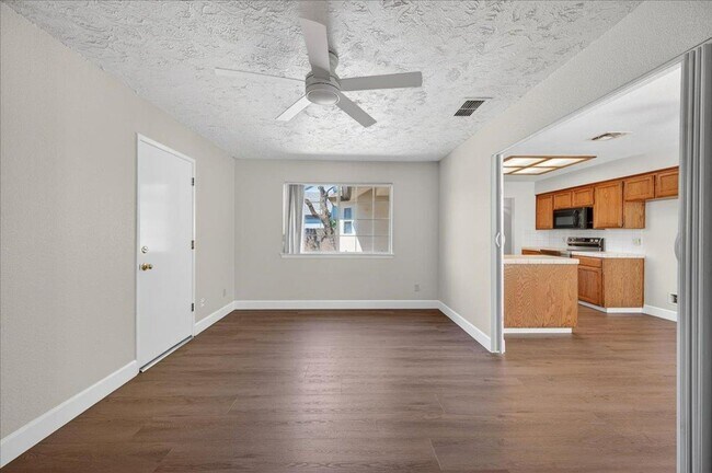 Building Photo - Nicely Remodeled North Fresno 3/2