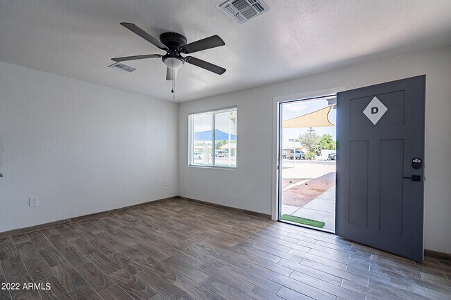 Building Photo - 37 E El Parque Dr