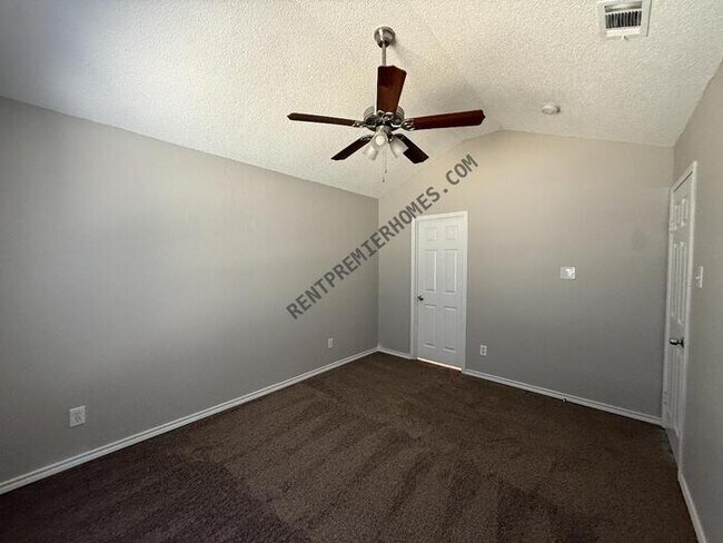 Building Photo - 10206 Shayna Dr