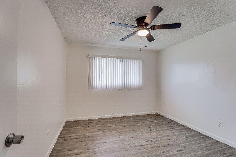 Building Photo - 1001 Mira Loma Dr