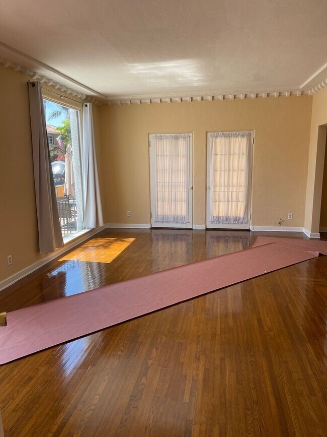 Building Photo - ONE TIME RENTAL - CHARLOTTE