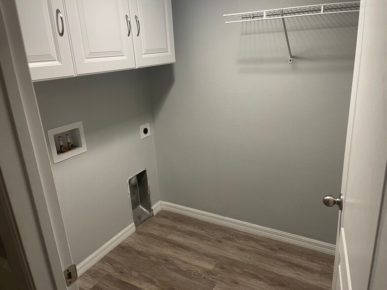 Laundry Room - 15450 Trinity Fall Way