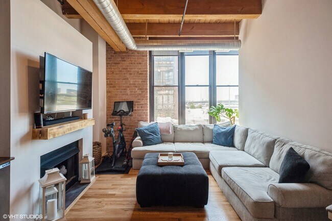 Building Photo - 728 W Jackson Blvd