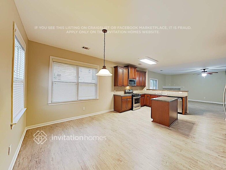 Building Photo - 2521 Mockingbird Ln