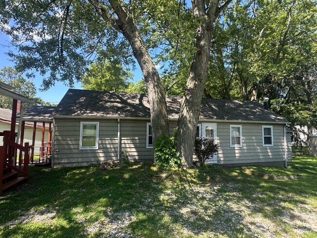 Building Photo - 209 Dodge St