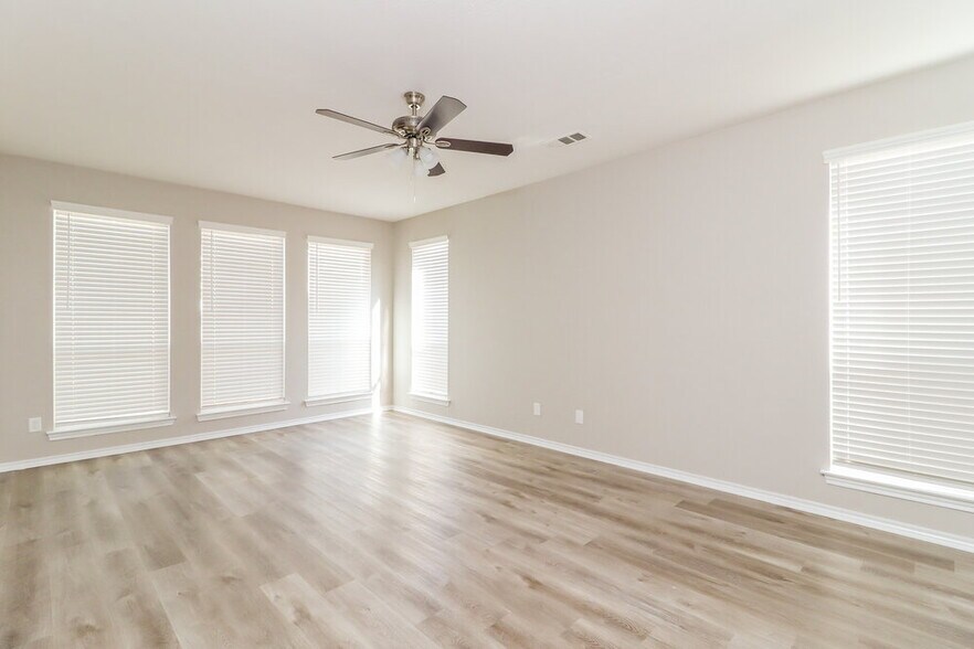 Building Photo - 6129 Farrah Dr