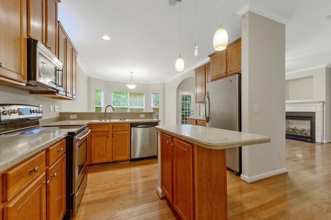 Building Photo - Beautiful 3 BR/2.5 Bath Home in Lyons Farm Community Durham!