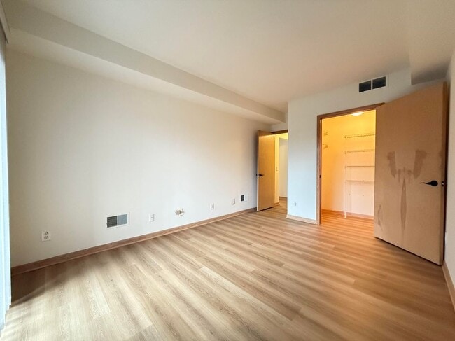 Building Photo - 969 GreenView Ct