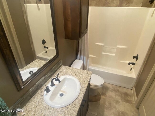 Building Photo - 330 Dunvegan Ct