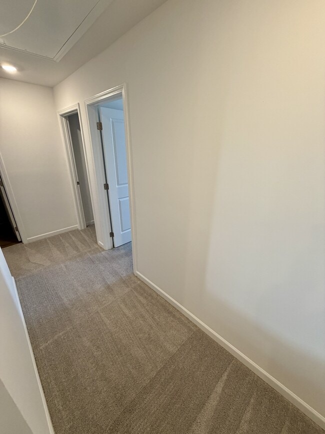 Building Photo - 261 Kenoot Dr