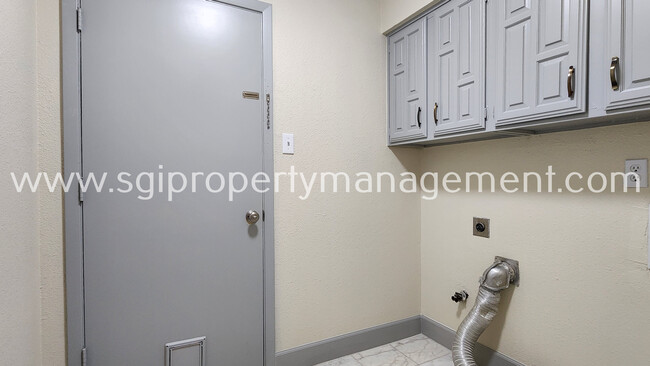 Building Photo - Great 4 bedroom Richardson home