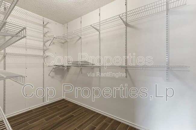 Building Photo - 6414 Maverick Oak Dr