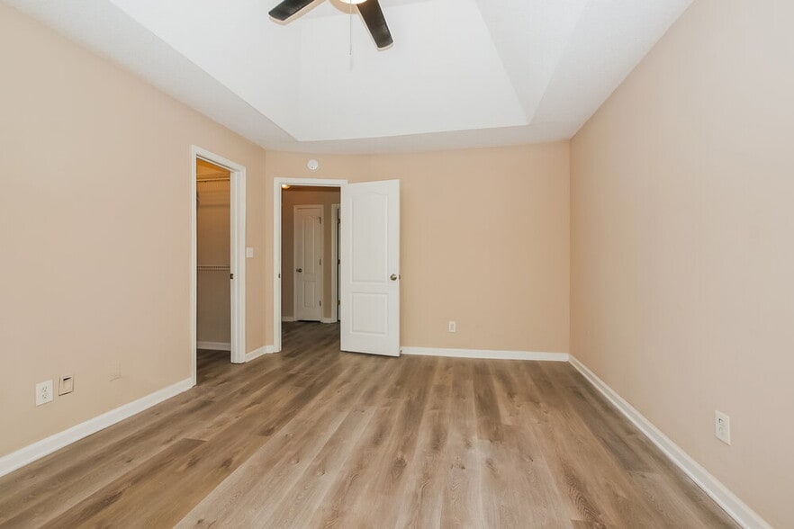 Building Photo - 255 Summer Hill Cir