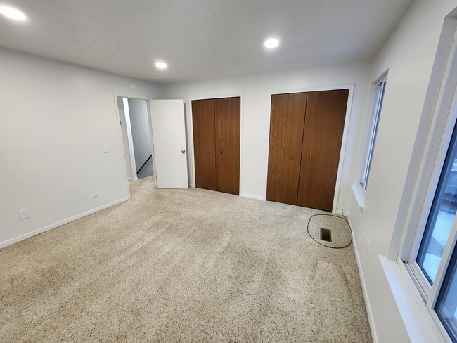 Building Photo - 5954 Village Dr