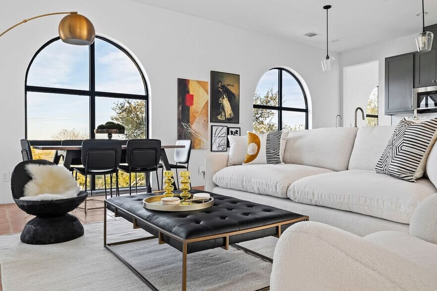 Building Photo - 2701 Bumble Bee Dr