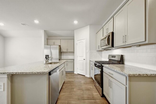 Building Photo - 210 Briggs Ln