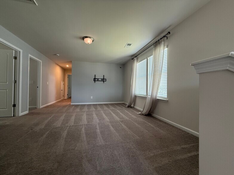 Upstairs Loft Area - 3020 Hillgate Trl