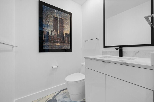 Building Photo - 347 N New River Dr E