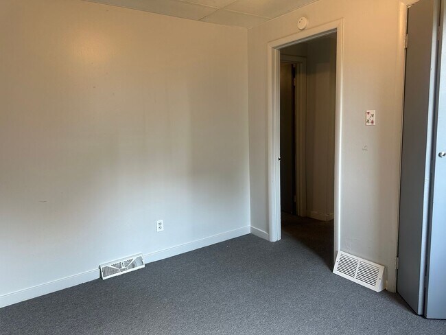 Building Photo - 113 Line Way