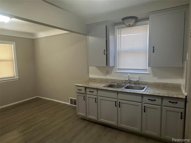 Building Photo - 7777 Auburn St