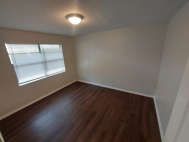 Building Photo - 427 S Main St