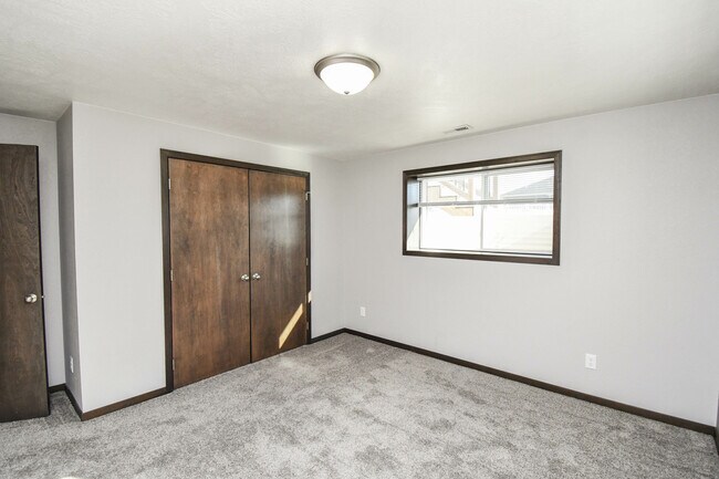 Building Photo - 3616 S Outfield Cir