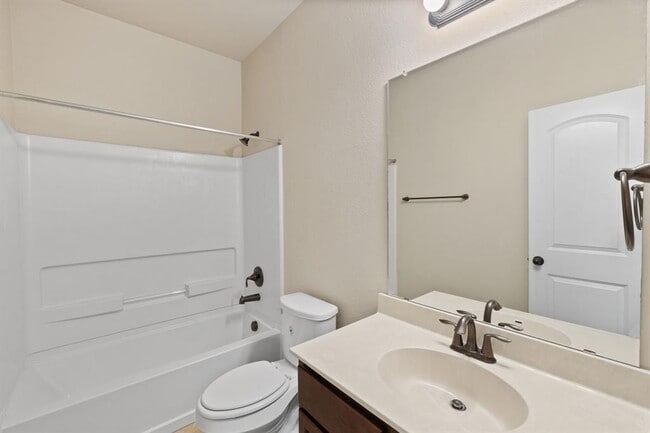 Building Photo - 119 Creekside Villa Dr