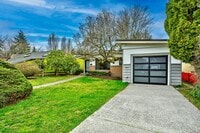 Building Photo - Maple Leaf Rambler