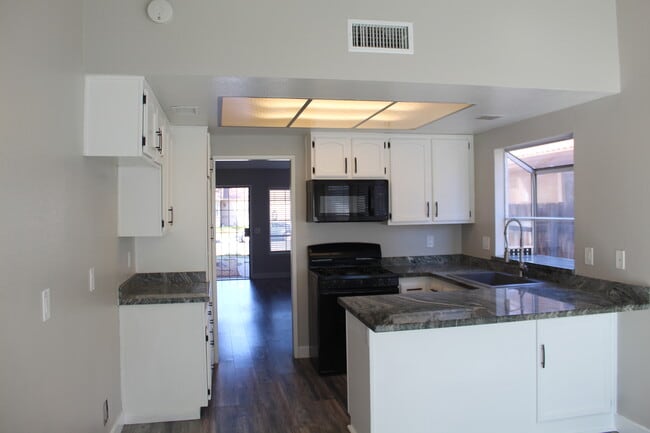 Building Photo - 2229 Rose Ave