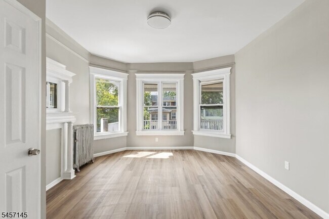 Building Photo - 37 Mapes Ave