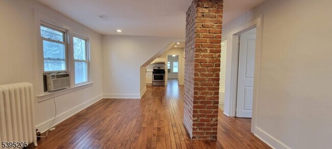 Building Photo - 18 Olive St