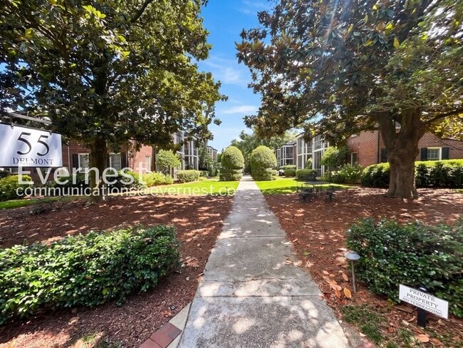 Building Photo - 2 Bed/1 Bath Condo with Modern Amenities / Available Now!