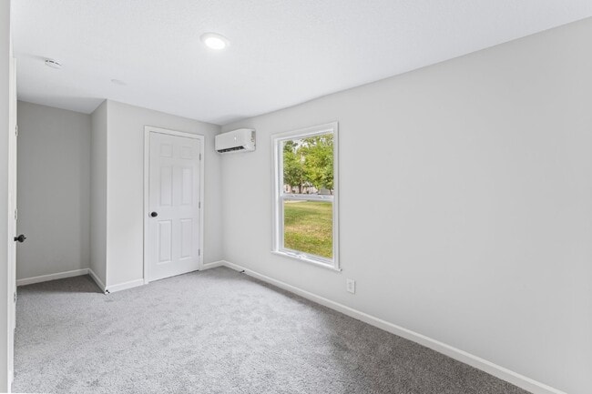 Building Photo - 321 Mill St