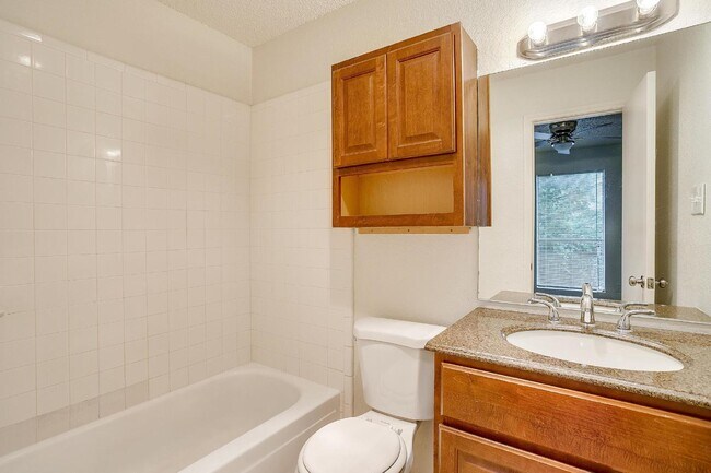 Building Photo - Charming 3 Bedroom Home with 2 Full Baths