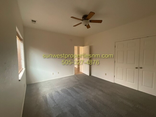Building Photo - 549 E Zia St
