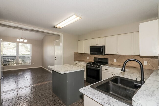 Building Photo - 15814 Sheldon Ridge Way