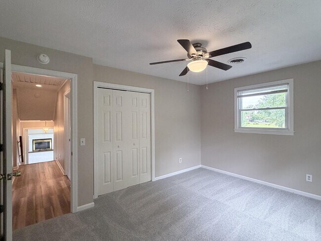 Building Photo - 725 Wildflower Ln