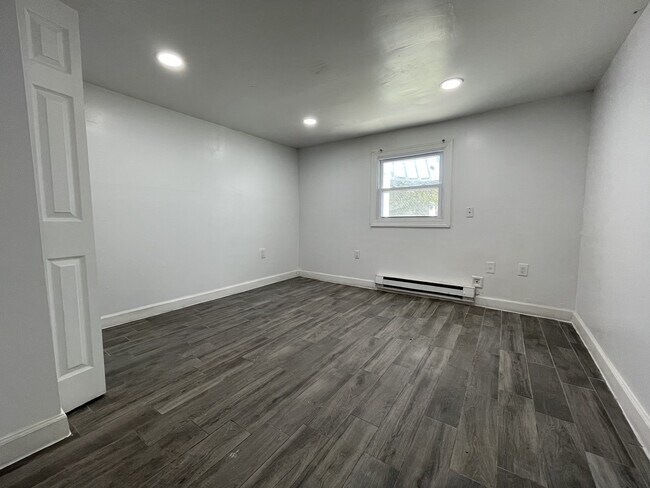 Building Photo - 5920 Chillum Plz NE