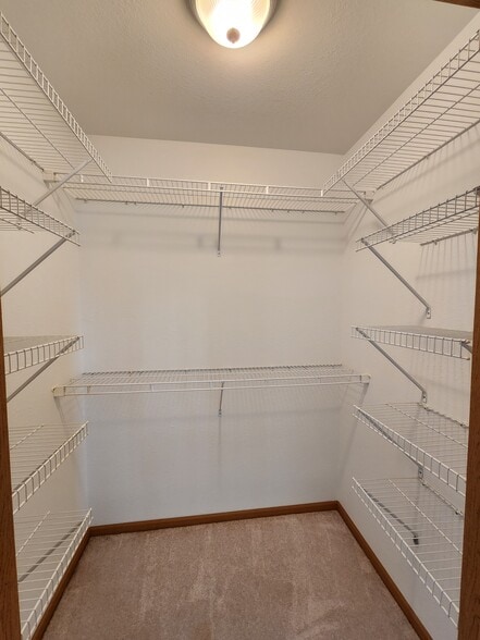 Building Photo - 7529 Crosscreek Dr