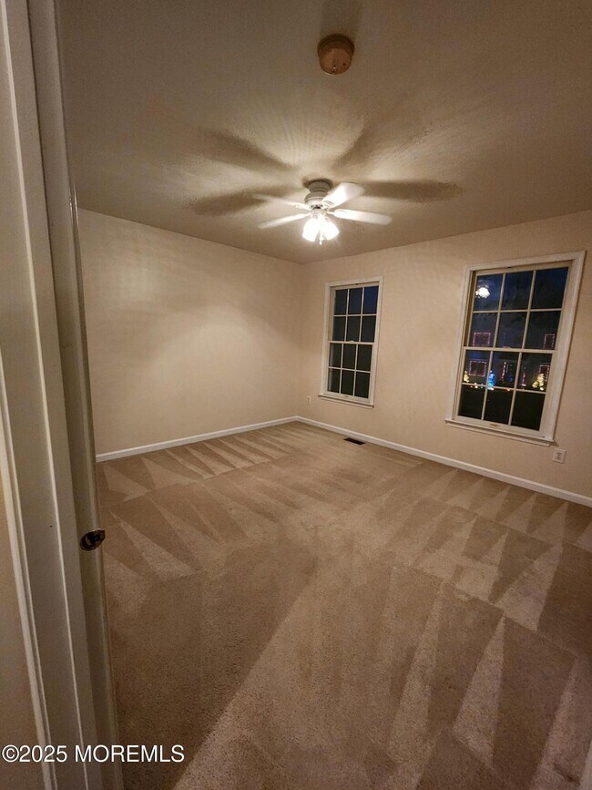 Building Photo - 42 Vardon Way