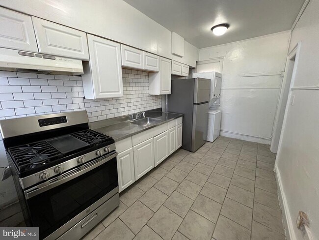 Building Photo - 5533 Walnut St