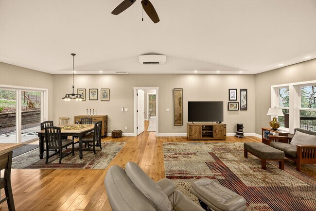 Building Photo - 860 Humbug Creek Rd