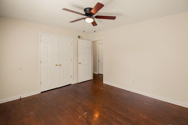 Building Photo - VOUCHERS ACCEPTED!!  Fully Updated 3BR/1B ...