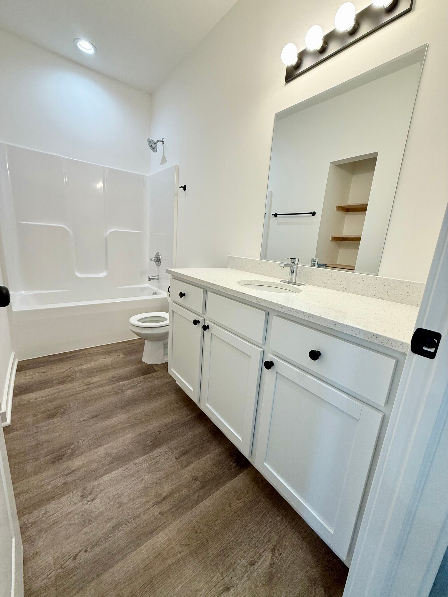 Building Photo - 5270 Pinecrest Ct N