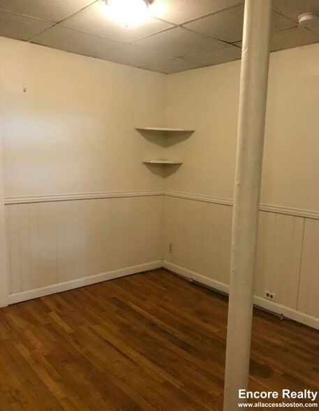 Building Photo - 533 Newbury St