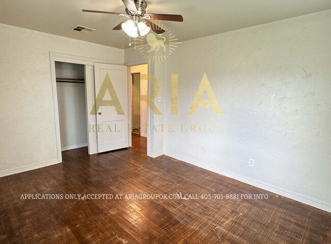 Building Photo - LOCATION! LOCATION! LOCATION! Charming 2 B...