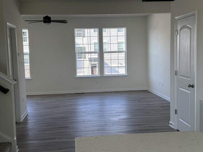 Building Photo - Moon Township