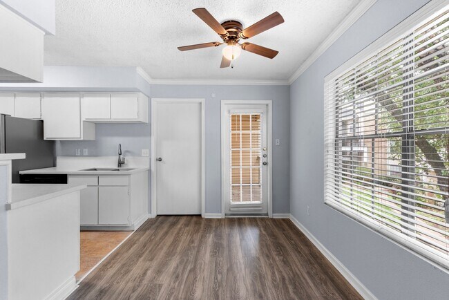 Building Photo - 2750 Holly Hall St