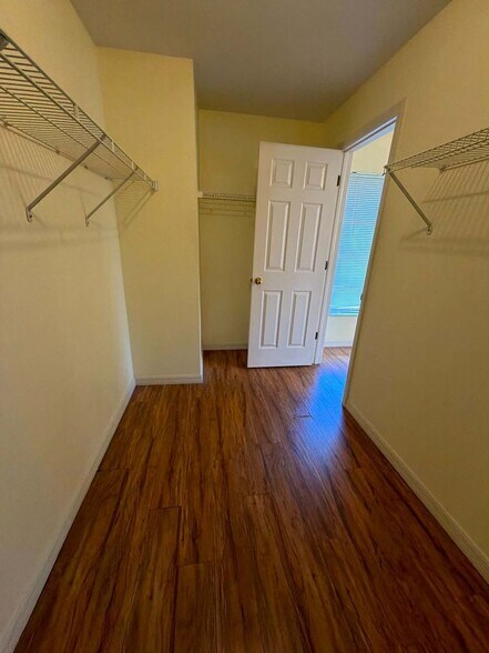 Building Photo - Inviting 3/2 Pool Home With Spacious Lanai and Modern Kitchen
